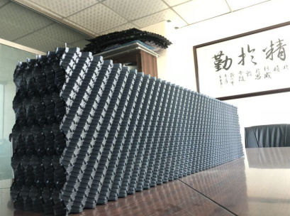 薄如紙的PVC填料居然能站65KG重量的人！